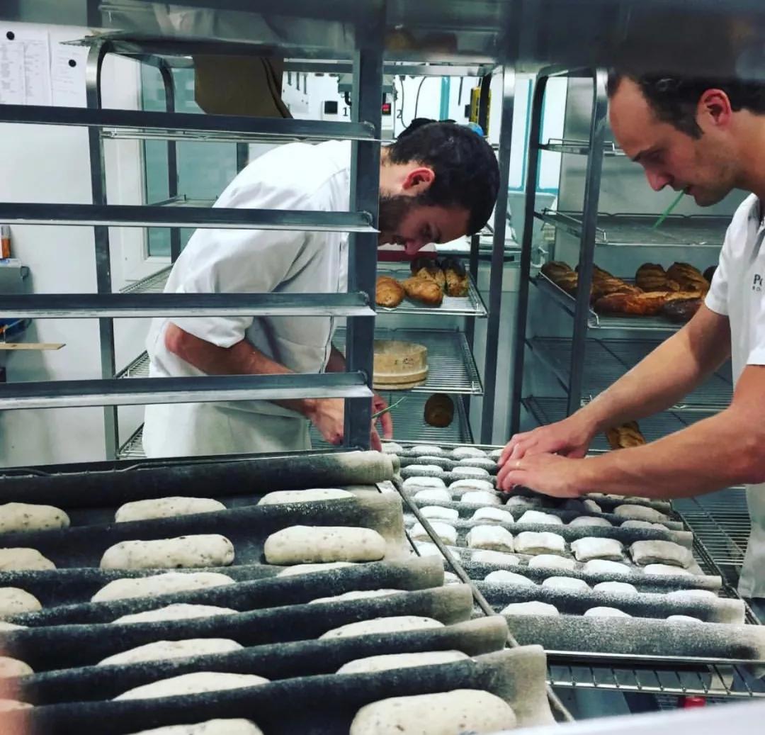 开一家蛋糕面包店赚钱吗,开早餐面包店赚钱吗