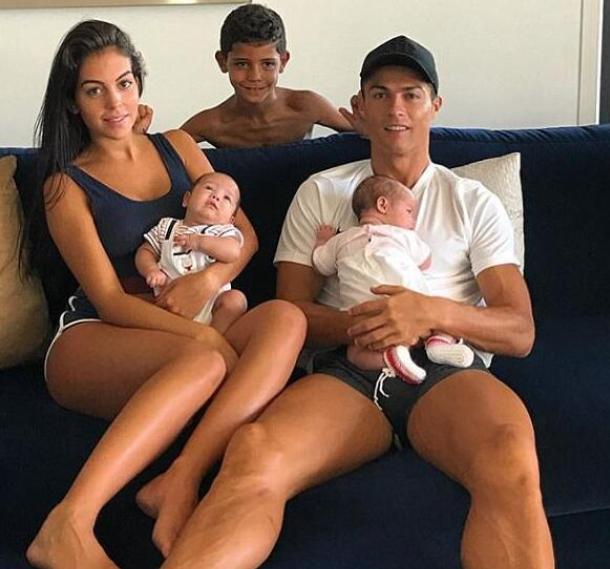 欧洲杯“最撩人”10大球星女伴：大都是超模，C罗女友曾当过保姆