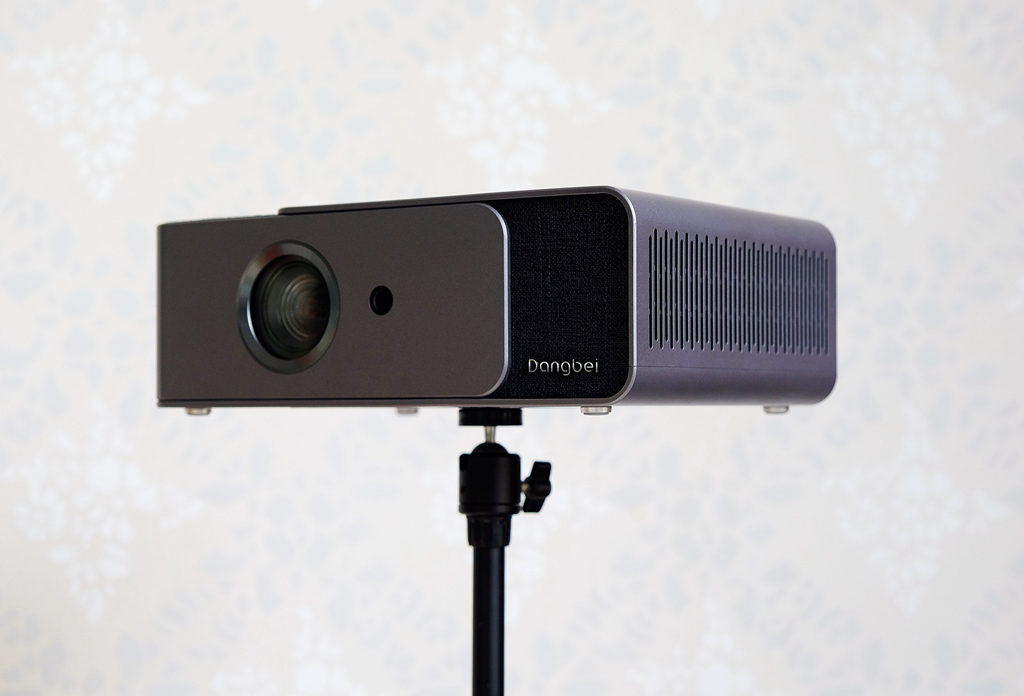 当贝投影仪智能入幕,当贝投影仪f1是什么技术