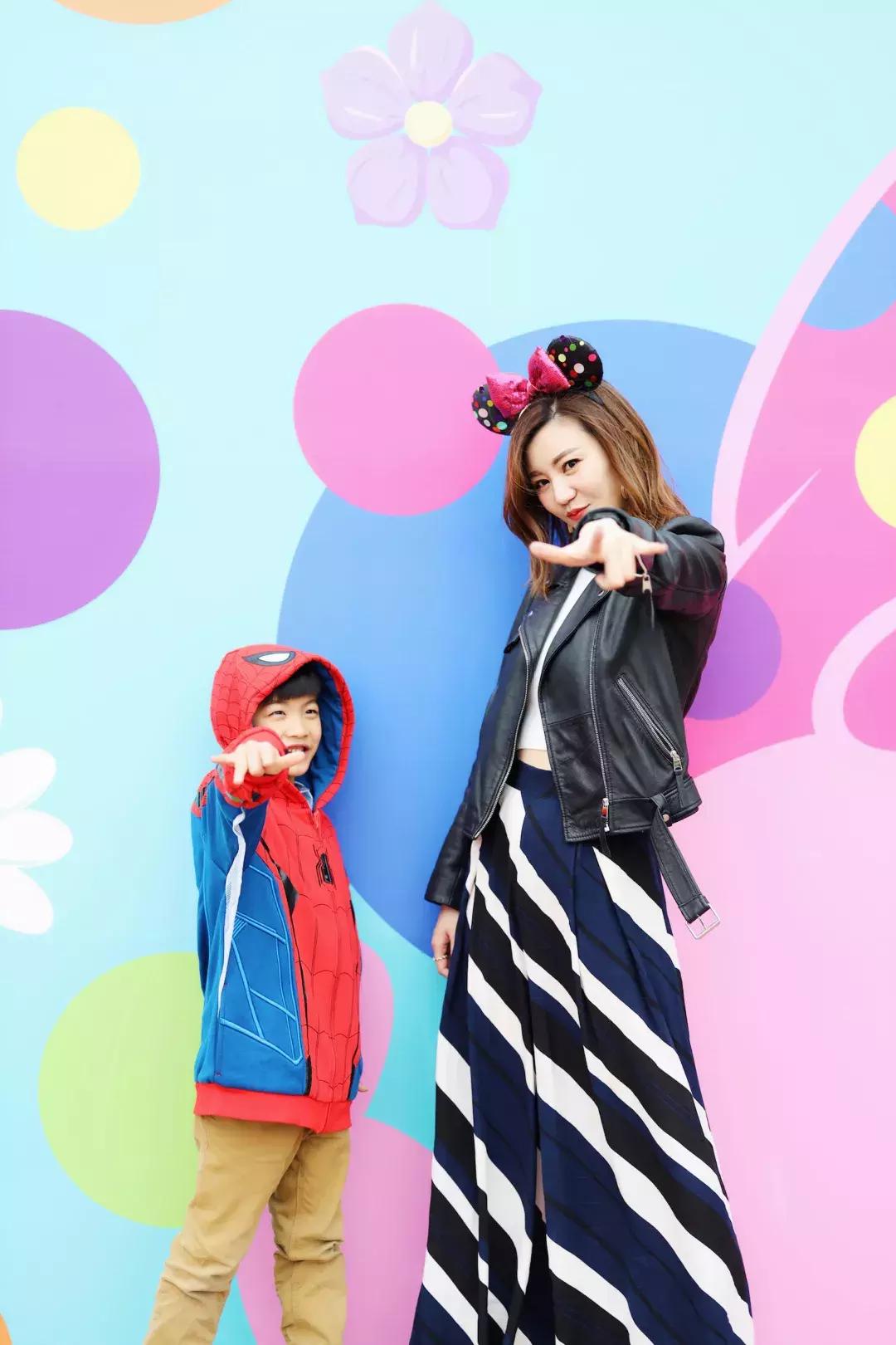 我们在上海迪士尼里玩耍了一天,发现穿的美才能玩的好!