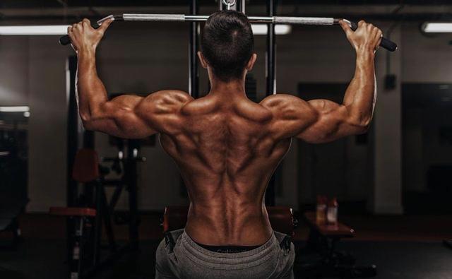 背部难练，细节更多！正握和反握哪种效果好？知道这些区别再判断