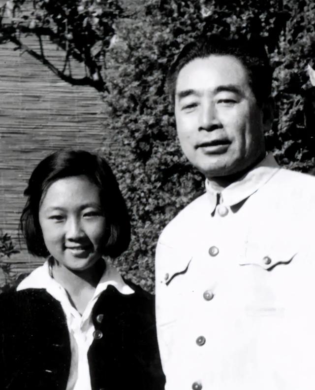 张若名：周恩来的初恋，*颖超邓**承认“他们很般配”，但志同道不合