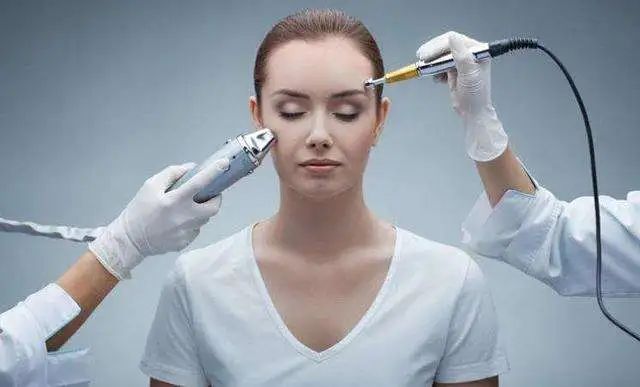 挤痘一时爽,挤完脑脓肿?|健康问答133期