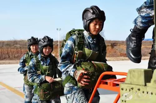 中国女空降兵训练,中国空降兵帅气动作