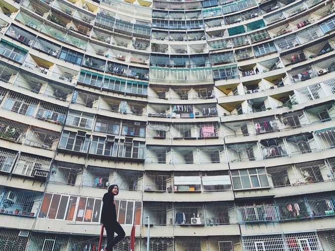 有人要去台湾的果贸小区拍照，停了5分钟拍了2张照片还说去的值