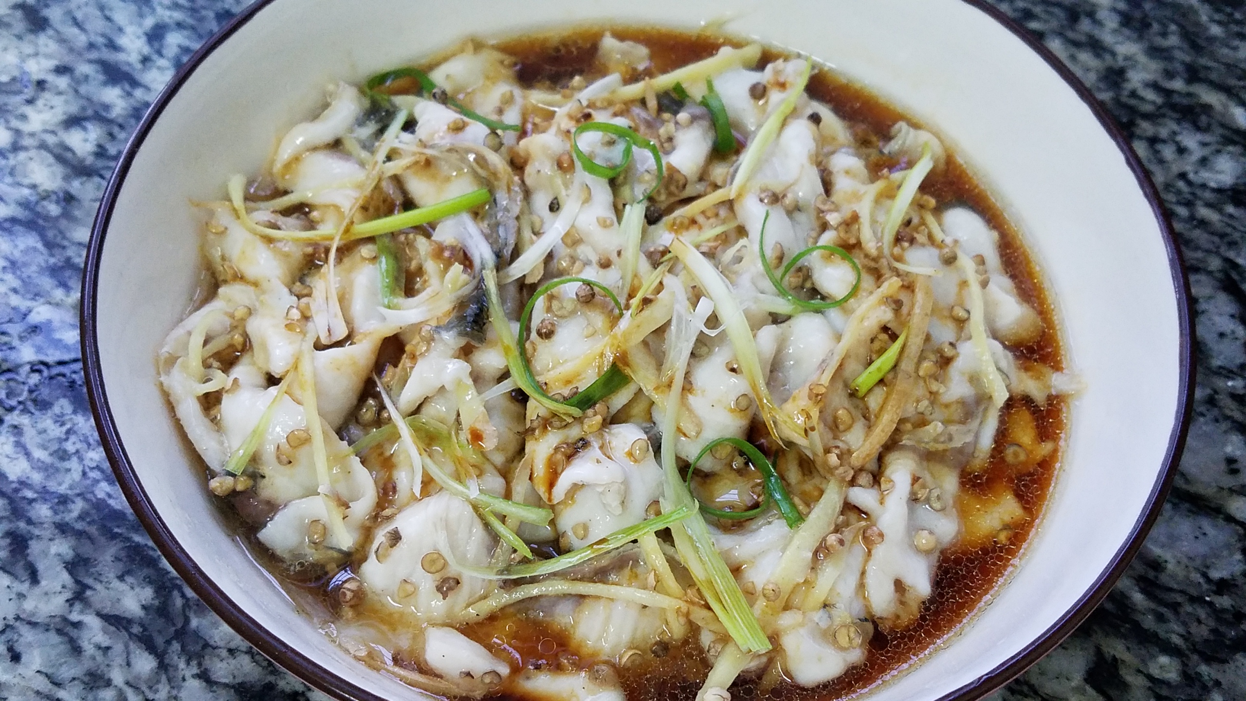 怎么炖草鱼好吃又简单家常做法,草鱼怎么炖好吃又简单家常做法