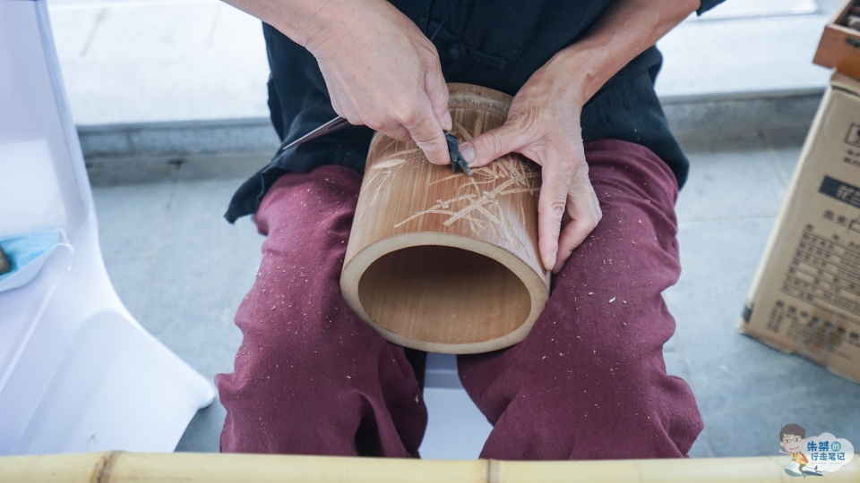 以竹而闻名天下素有中国竹乡之美誉还有一个竹类大观园