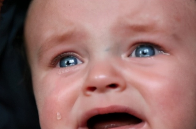 小孩儿眼屎黄多还咳嗽喝什么药,小孩黄眼屎多是什么原因引起的