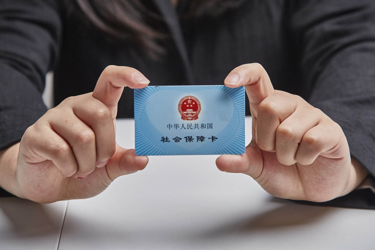 农村社保交了10年又交职工社保,单位交了社保老家还要交新农保吗