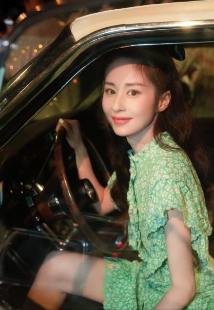 coach大秀杨紫和小男孩合影,coach新款杨紫