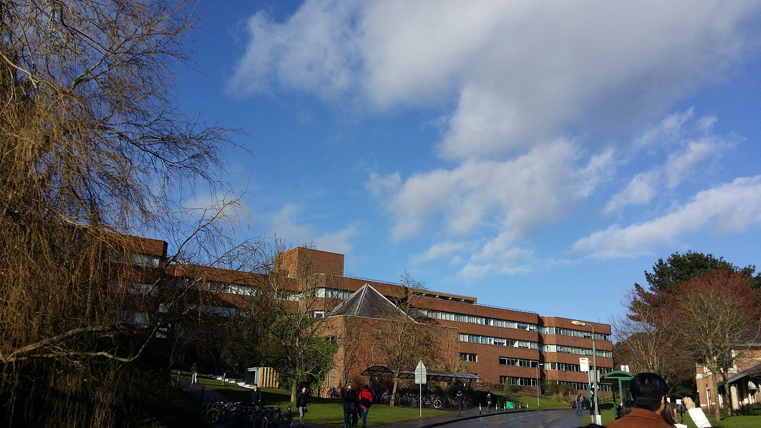 埃克塞特大学吸引了大量中国留学生，仅仅是因为它颜值高？