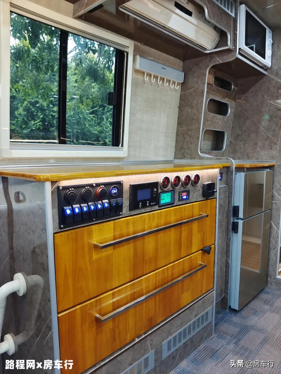 东风四驱挑战者越野房车试驾视频,东风挑战者四驱越野房车