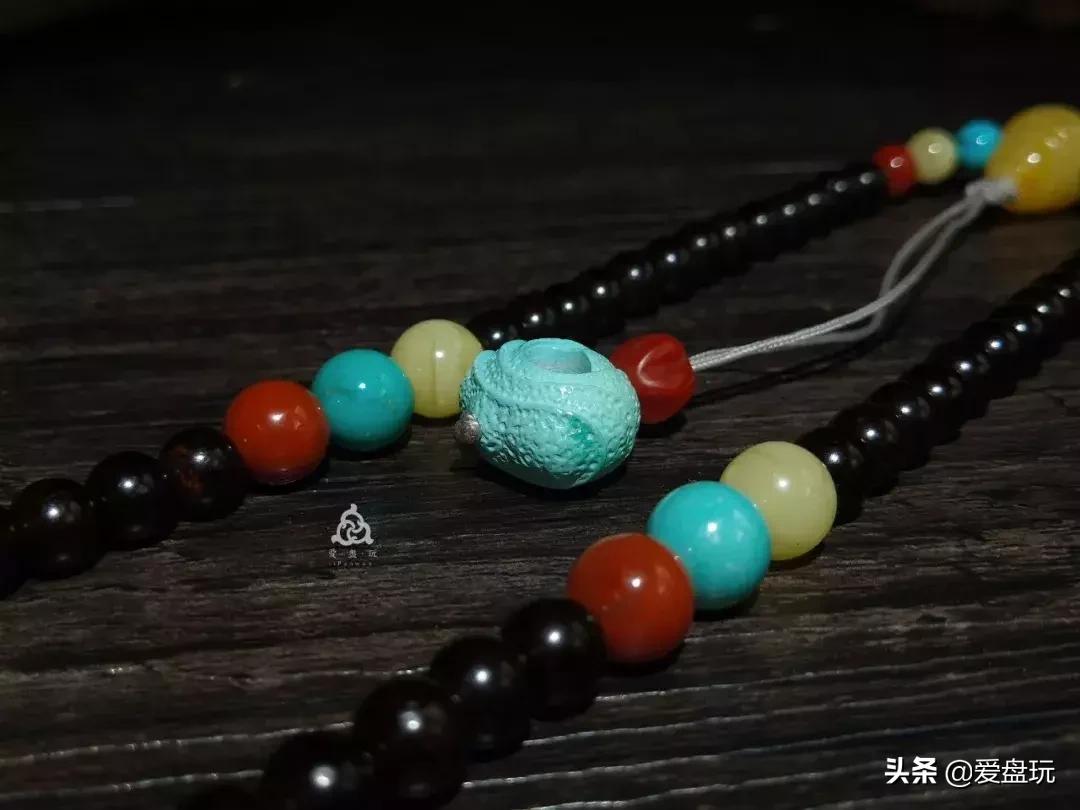 南红锁骨链如何搭配,锁骨链上怎么搭配珠子好看