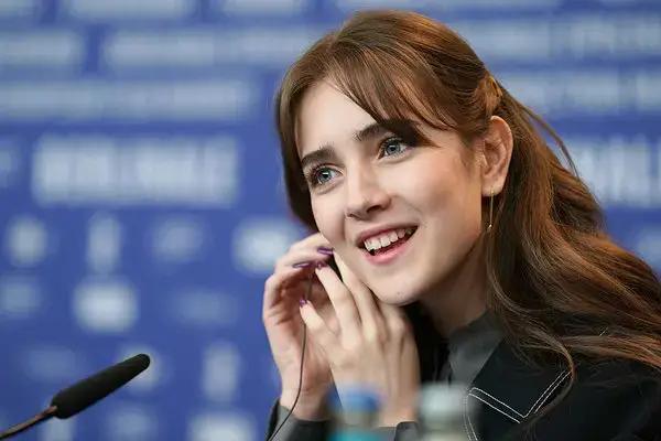 饱受争议的柏林电影节获奖影片，未成年少女堕胎日记，揪心到不忍