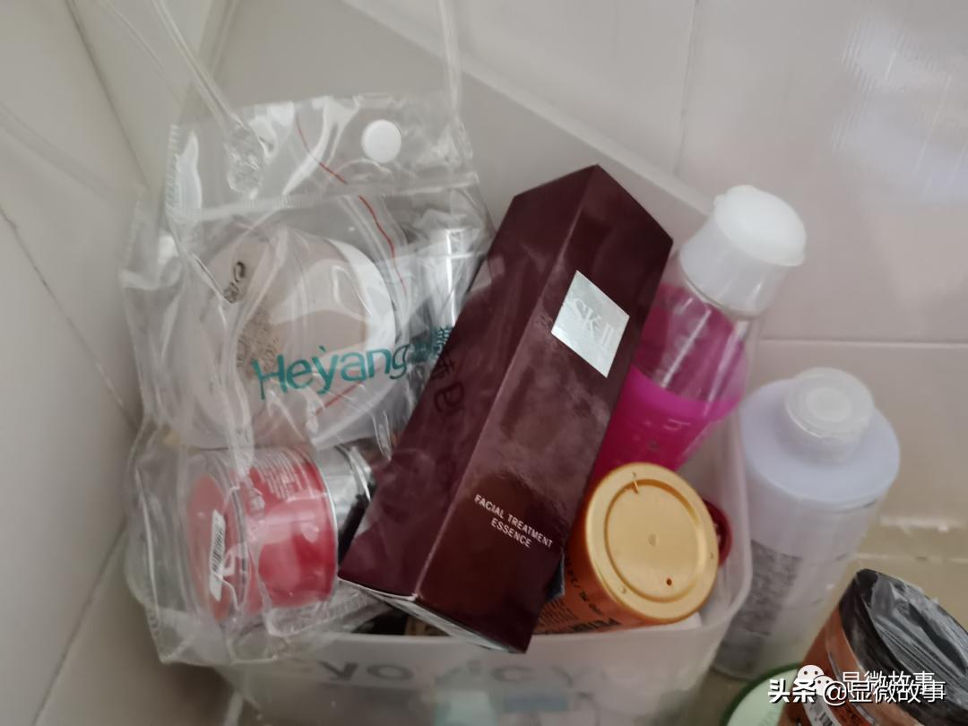 我上了两万元“名媛培训班”​：口红10人涂​，月入7000元