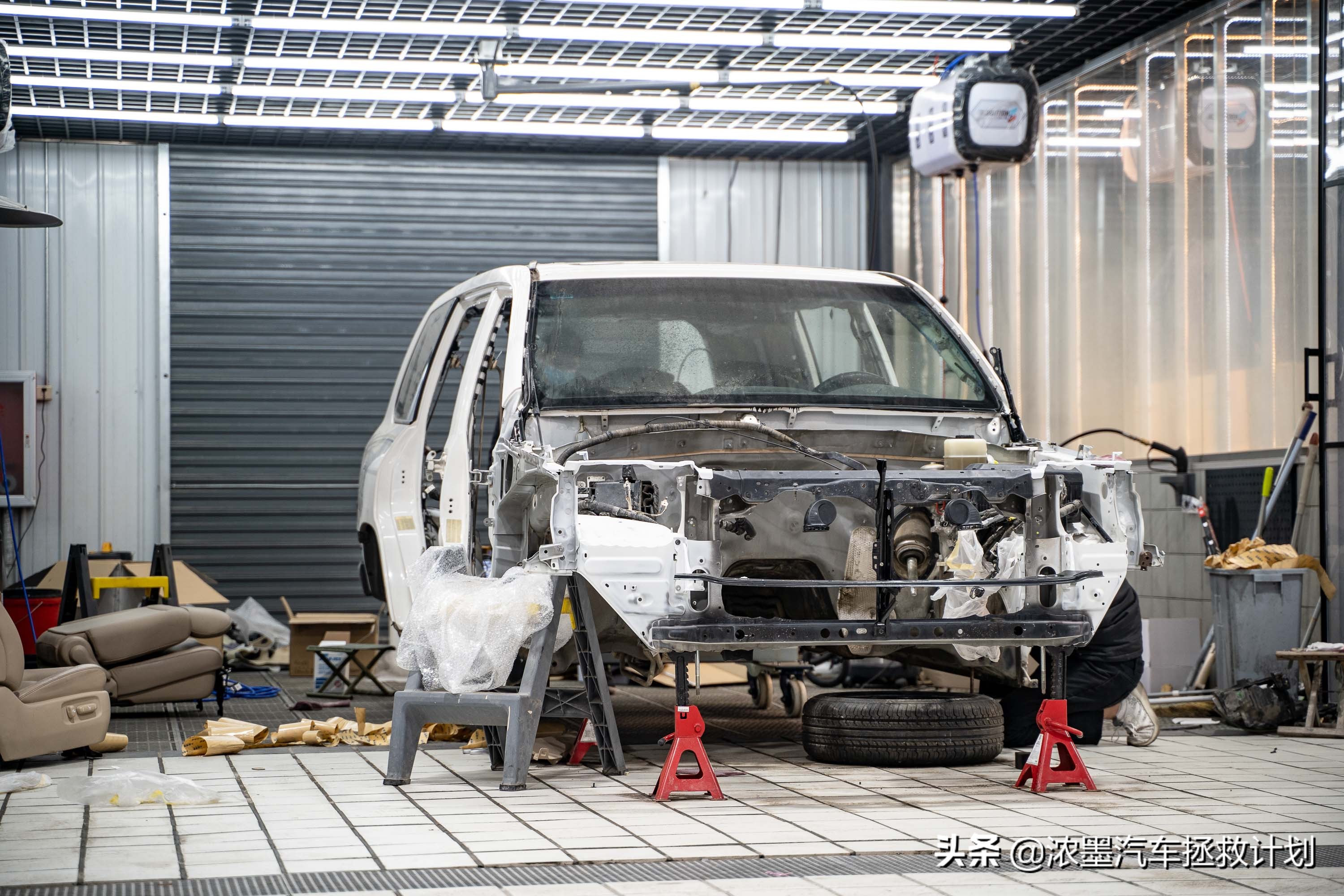 丰田霸道酷路泽带你翻山越岭,丰田兰德酷路泽低速4驱越野模式