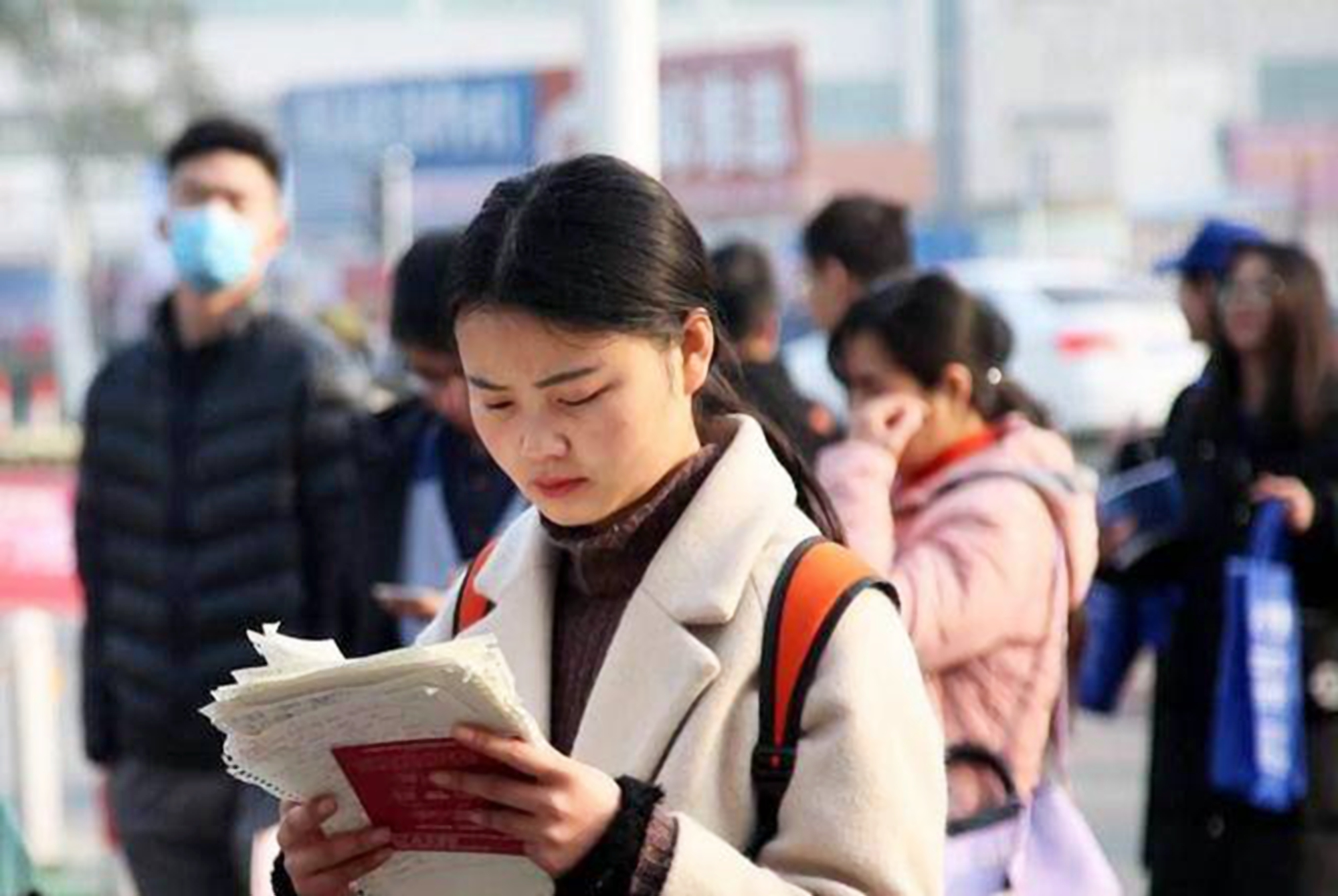 文科女生适合报考的211大学及专业,400分文科女生前景最好的十大专业