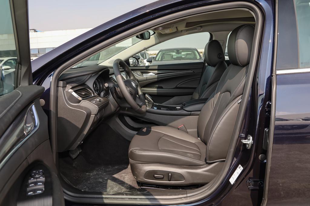 君越店内现车充足,君越店内优惠高达4万欢迎垂询