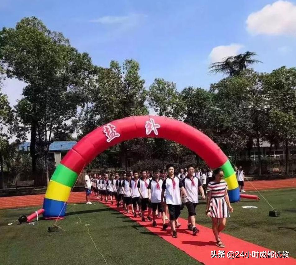 有情怀、国企管、小班化、性价比超高,尽在成都盐道街外语学校