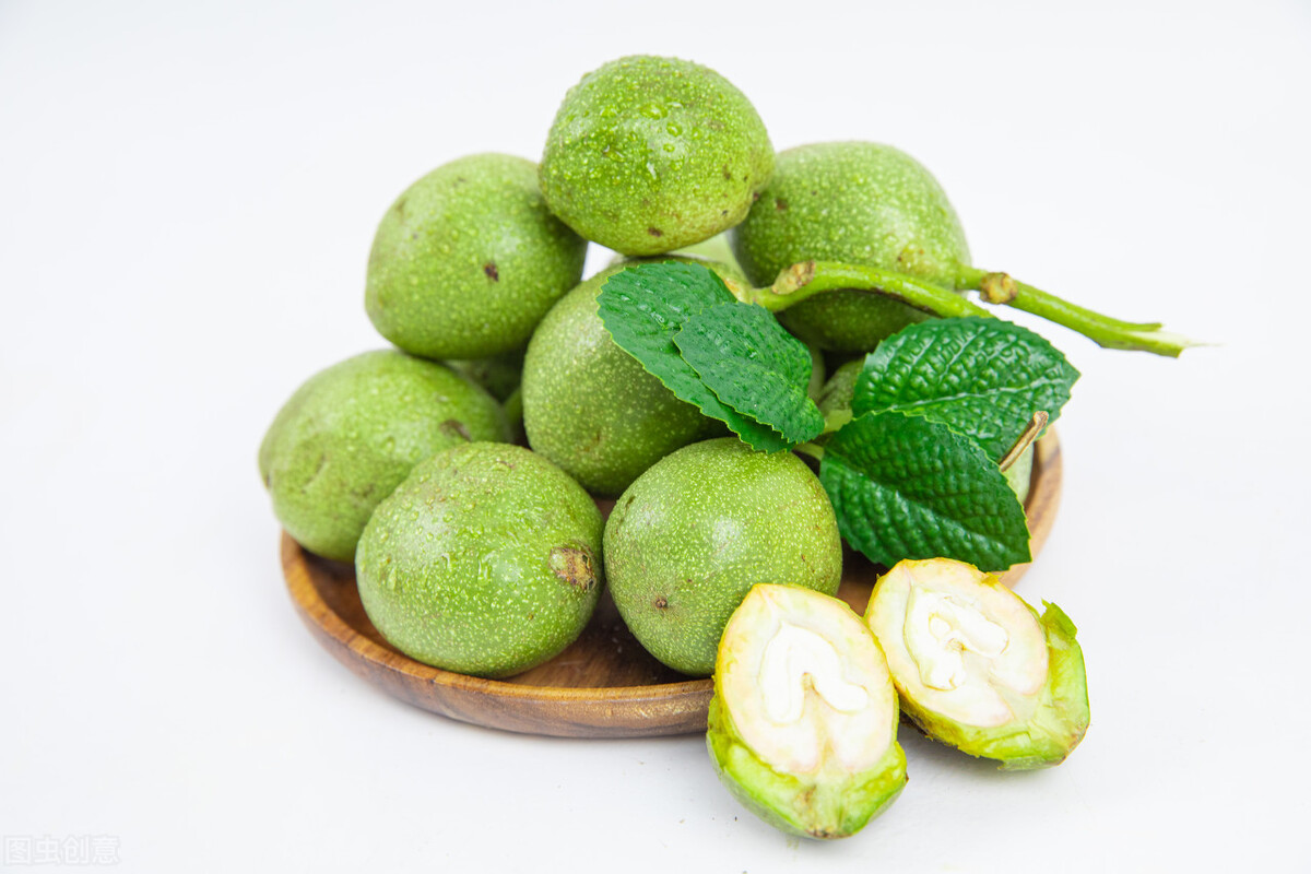 核桃汁让手变黑了怎么办,核桃汁用什么会洗掉