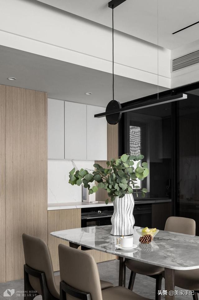 深圳夫妇123㎡的家,坚持电视柜打满柜子,效果不是一般的大气