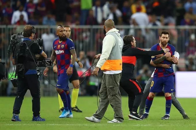 扎心了!金球第一人连续3年遭遇逆转,近7个月连丢4座冠军奖杯