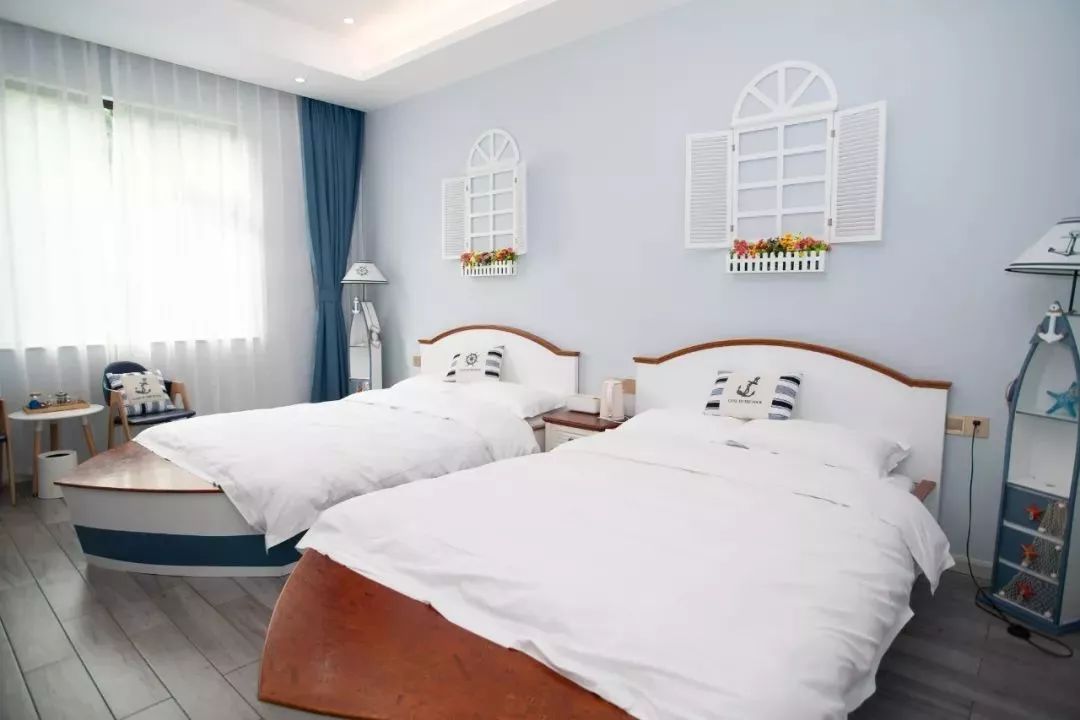 逃离城市躲进山野享受冬日暖阳,安静而美丽的渔村