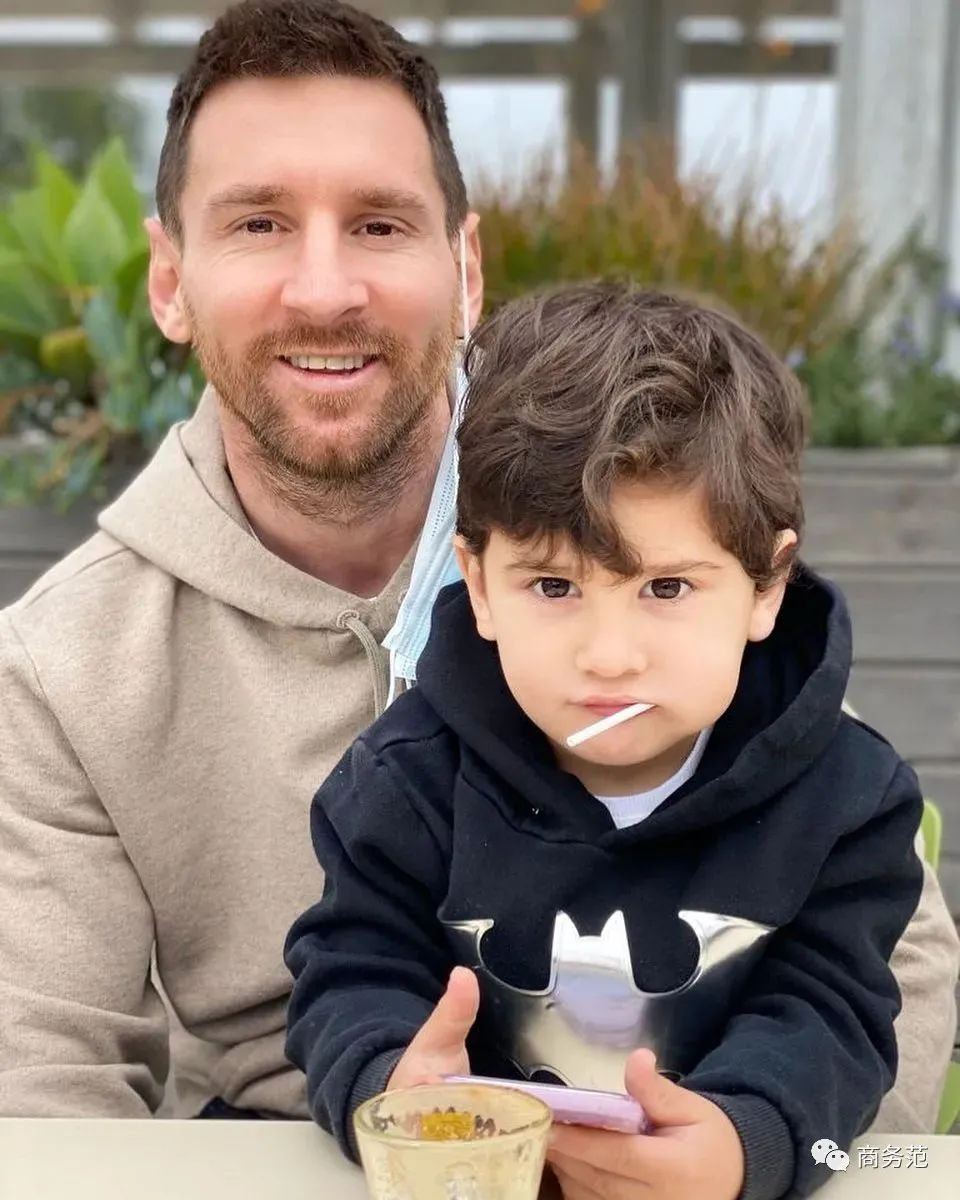 17岁梅西首秀照片,梅西34岁首战刷爆3项纪录