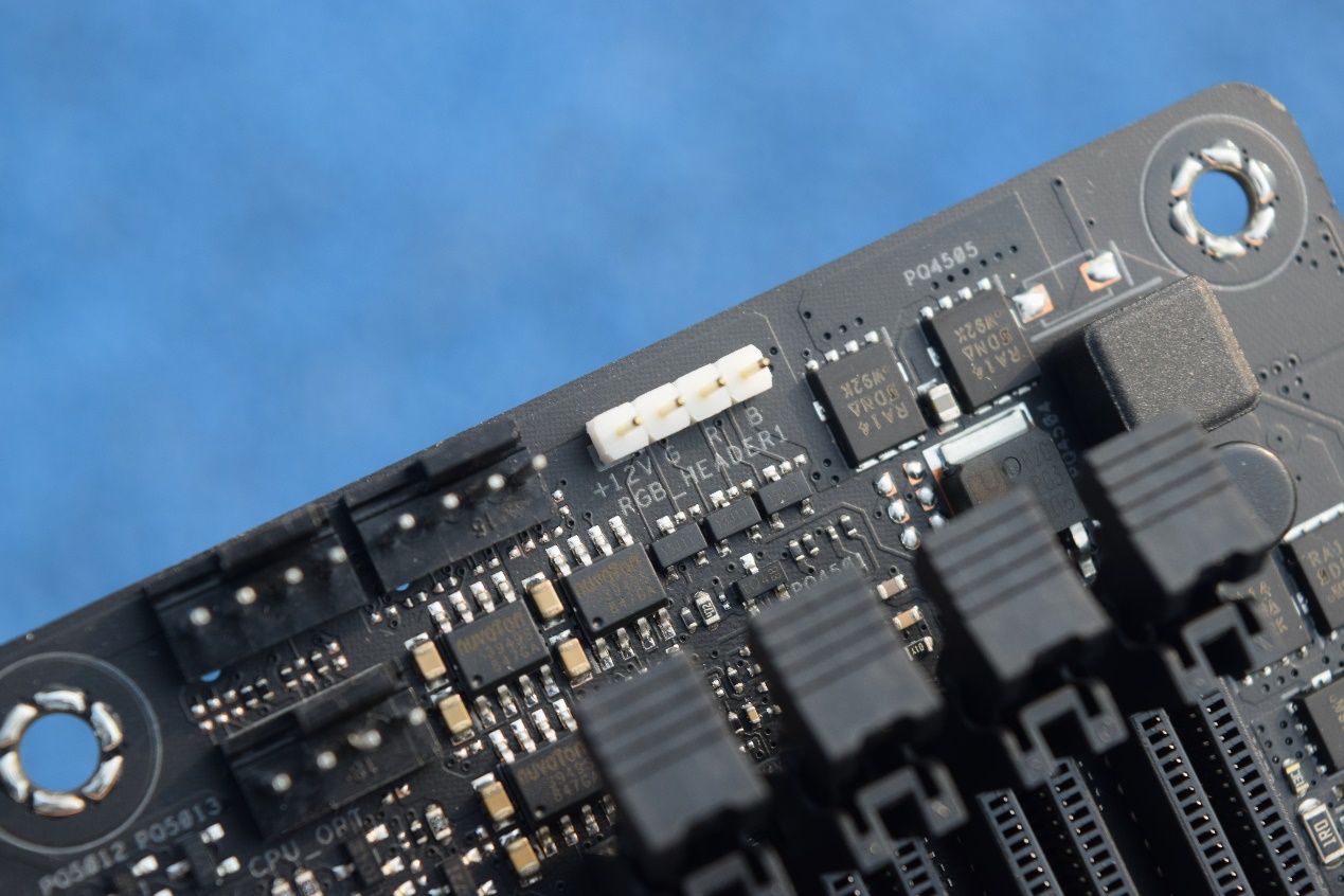 RAID实用、灯光好玩，跨代升级的ROGStrixX570装机点评