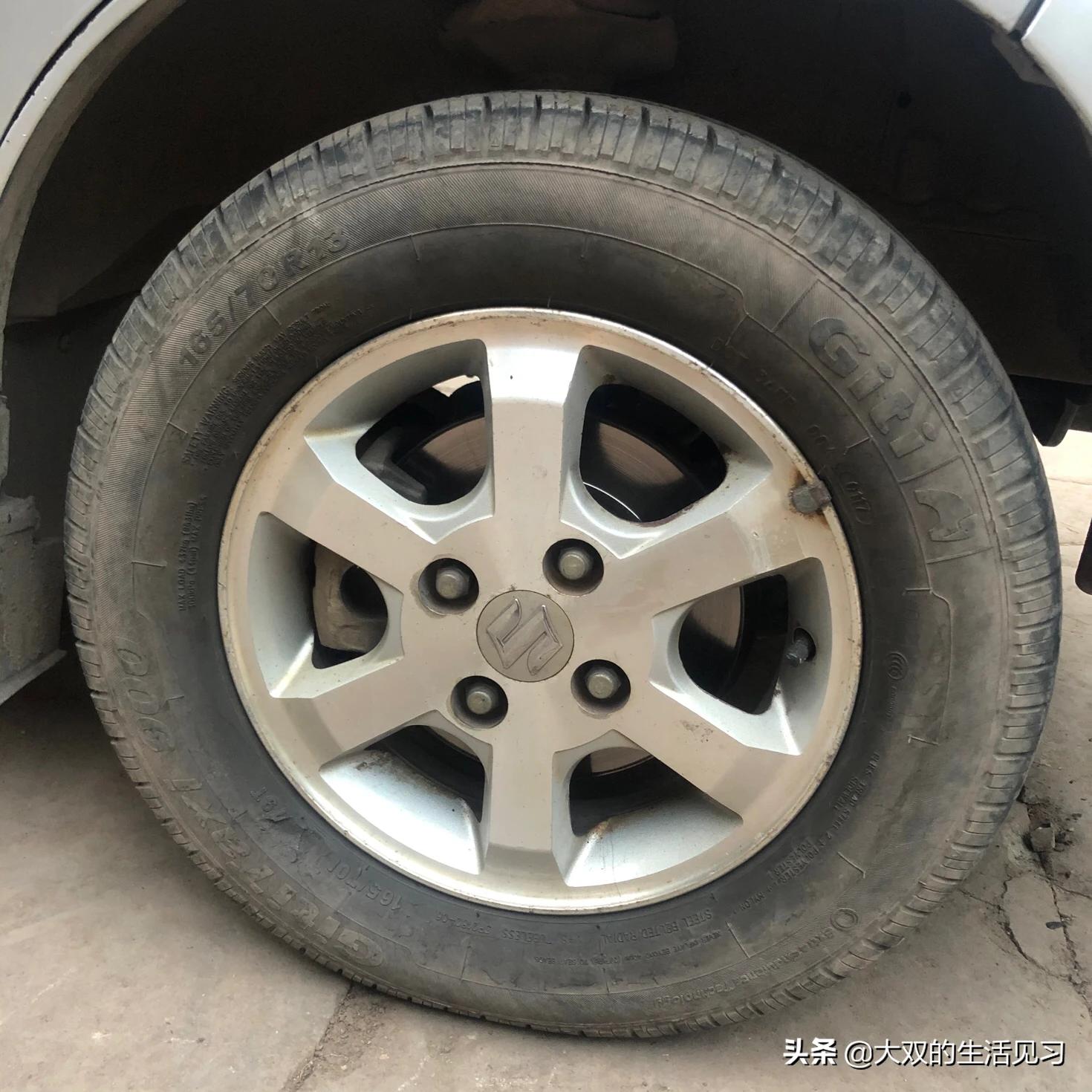 浪迪铃木面包车价格,铃木浪迪面包车车身一边高一边低