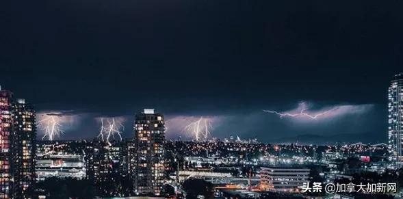 温哥华现最美晚霞+闪电温村秒变梦幻魔法城