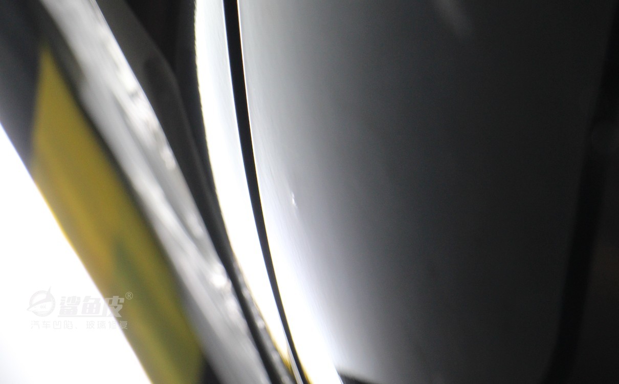 车身石子砸的小坑修复多少钱,车身石子打的坑掉漆怎么修复