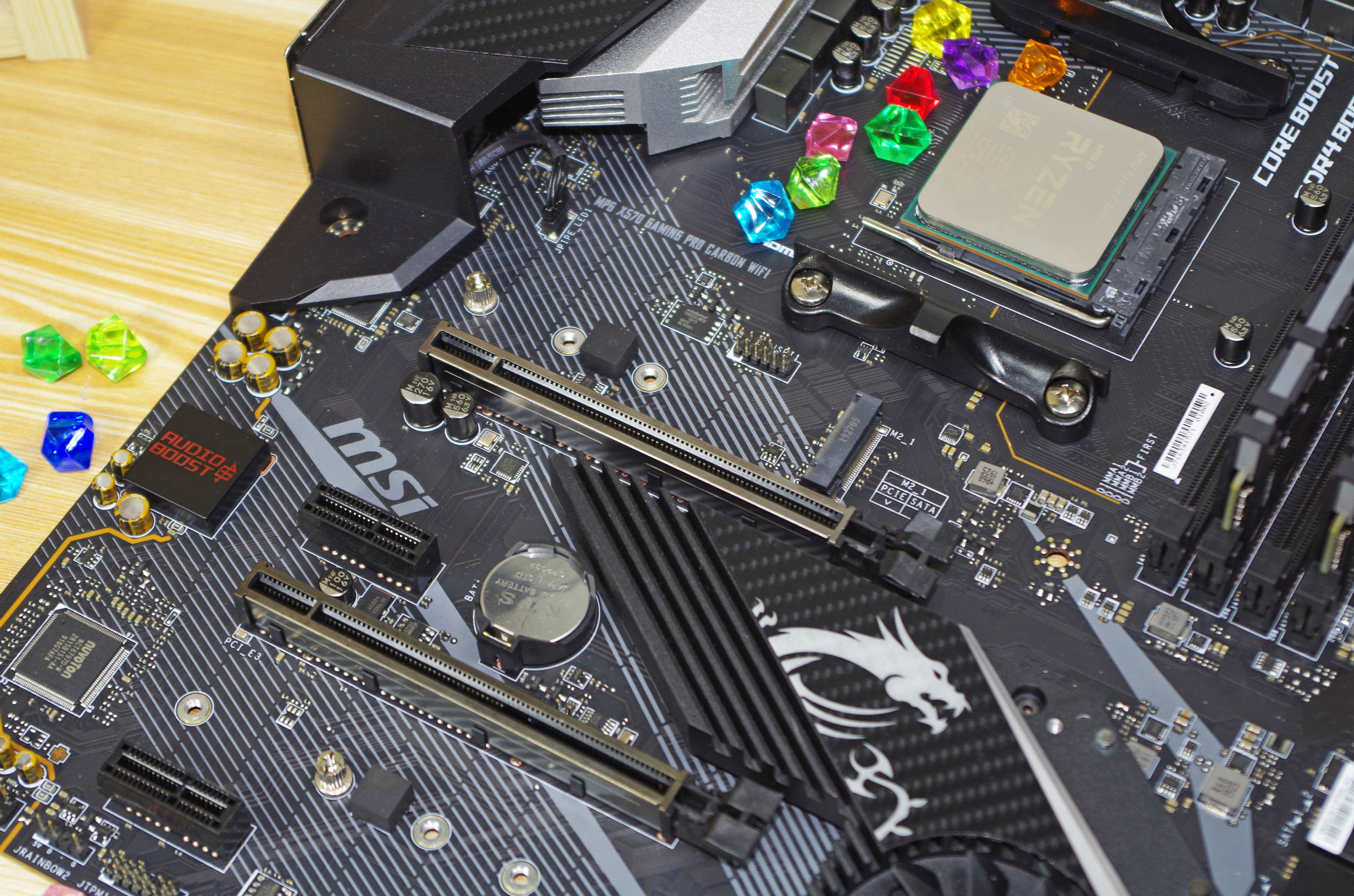 pcie插固态会占用显卡的通道么,pcie延长线对显卡性能测试