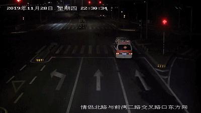 司机闯红灯送医院救治,宝马女司机拖行伤者视频