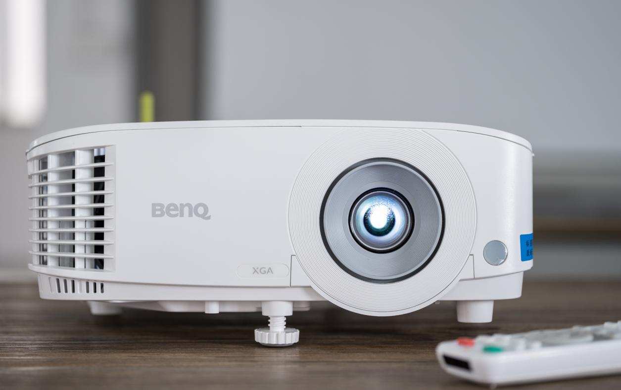 明基投影仪e520使用,明基e520智能办公投影仪上手体验