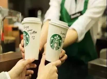 星巴克宜家荟聚,星巴克喜茶红配绿