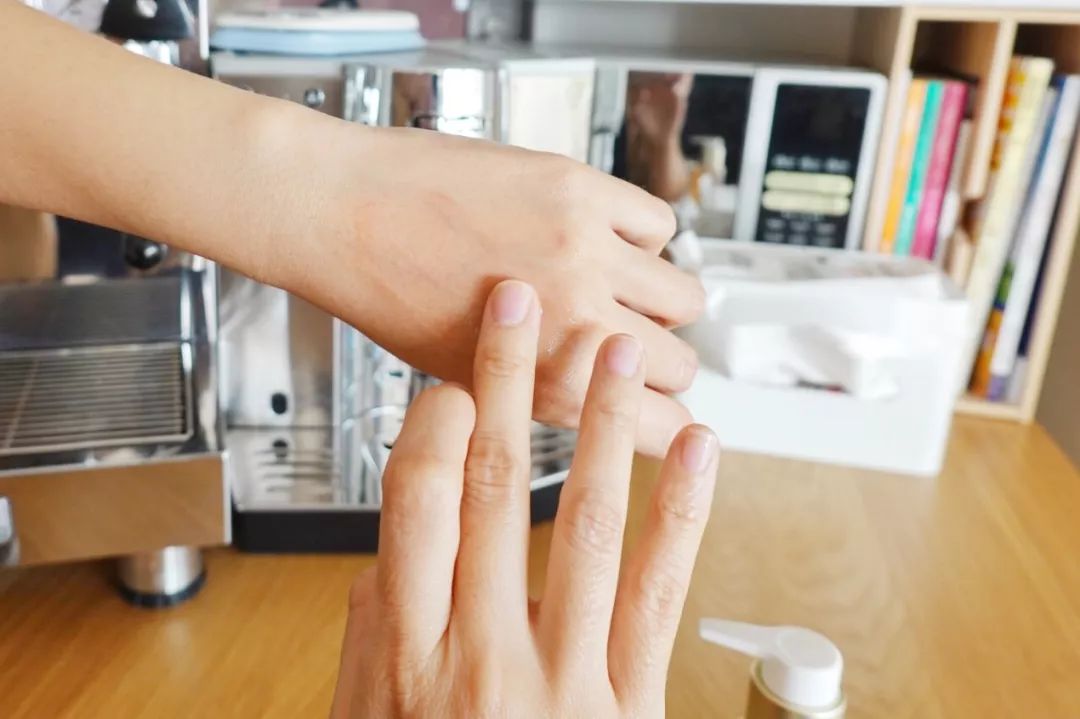 朋友圈精致生活却一地鸡毛,精致朋友圈背后的真实故事