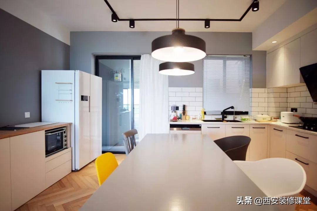 冰箱都放在房子什么位置,房子小冰箱太大真的占地方