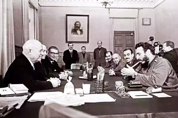 苏美英三国禁止核试验，毛主席对此不以为然，写下一首词强势回应