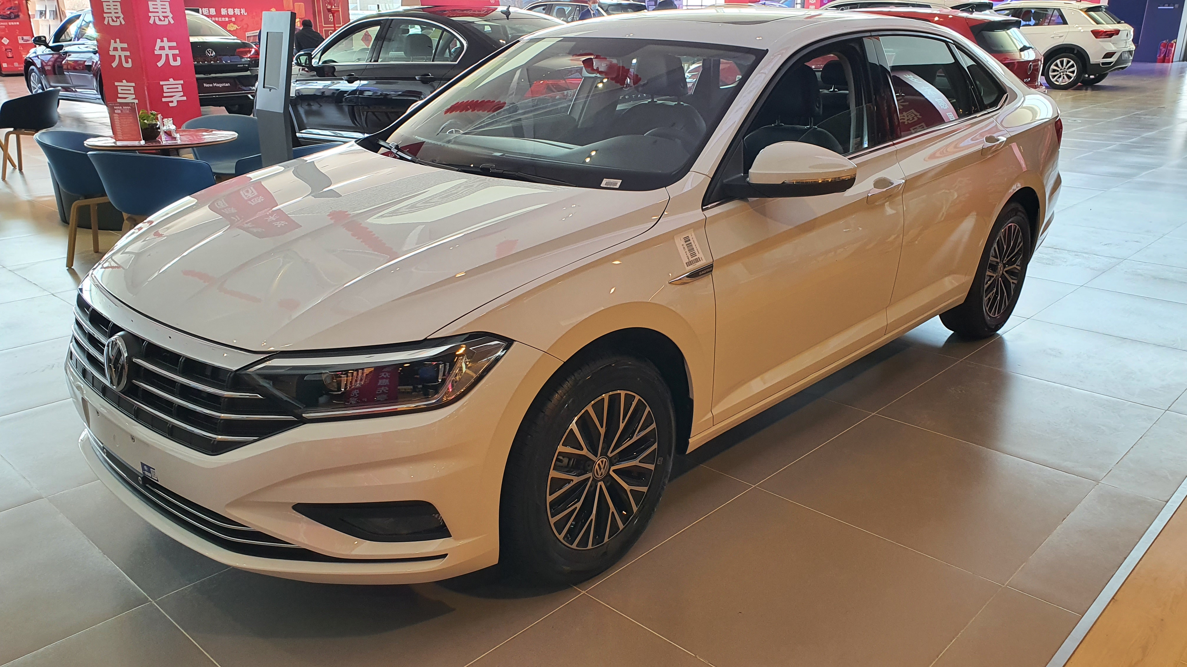 新款大众速腾1.5t最低配测评,2013款速腾自动1.6自吸的油耗多少