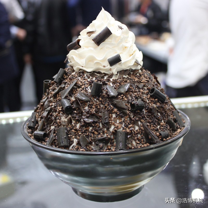 刨冰雪花机多少钱一台,全自动冰块刨冰机器商用