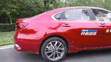 起亚新k3对比昂克赛拉哪个便宜,全新一代新标起亚k3