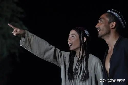 上戏的迪丽热巴,迪丽热巴和袁冰妍比赛劈叉