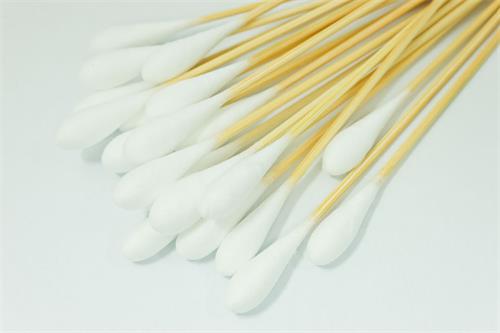 狗做完手术后伤口流脓流血,狗狗身上有黑色结痂流脓