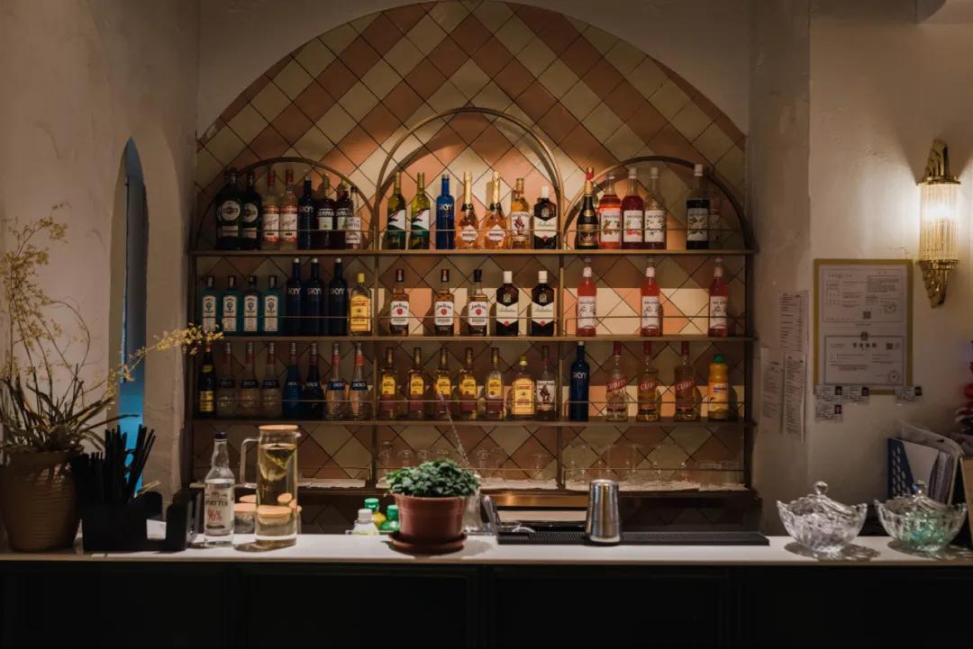 之心城这家餐厅堪称“西餐界CHANEL”,小姐姐们都抢着去