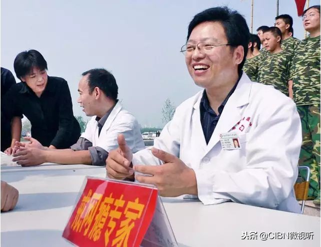 电击孕妇、老人、未成年,这个变态恶魔竟被家长捧上神坛