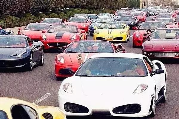 迪拜捡垃圾致富是真的吗,迪拜捡垃圾月入百万