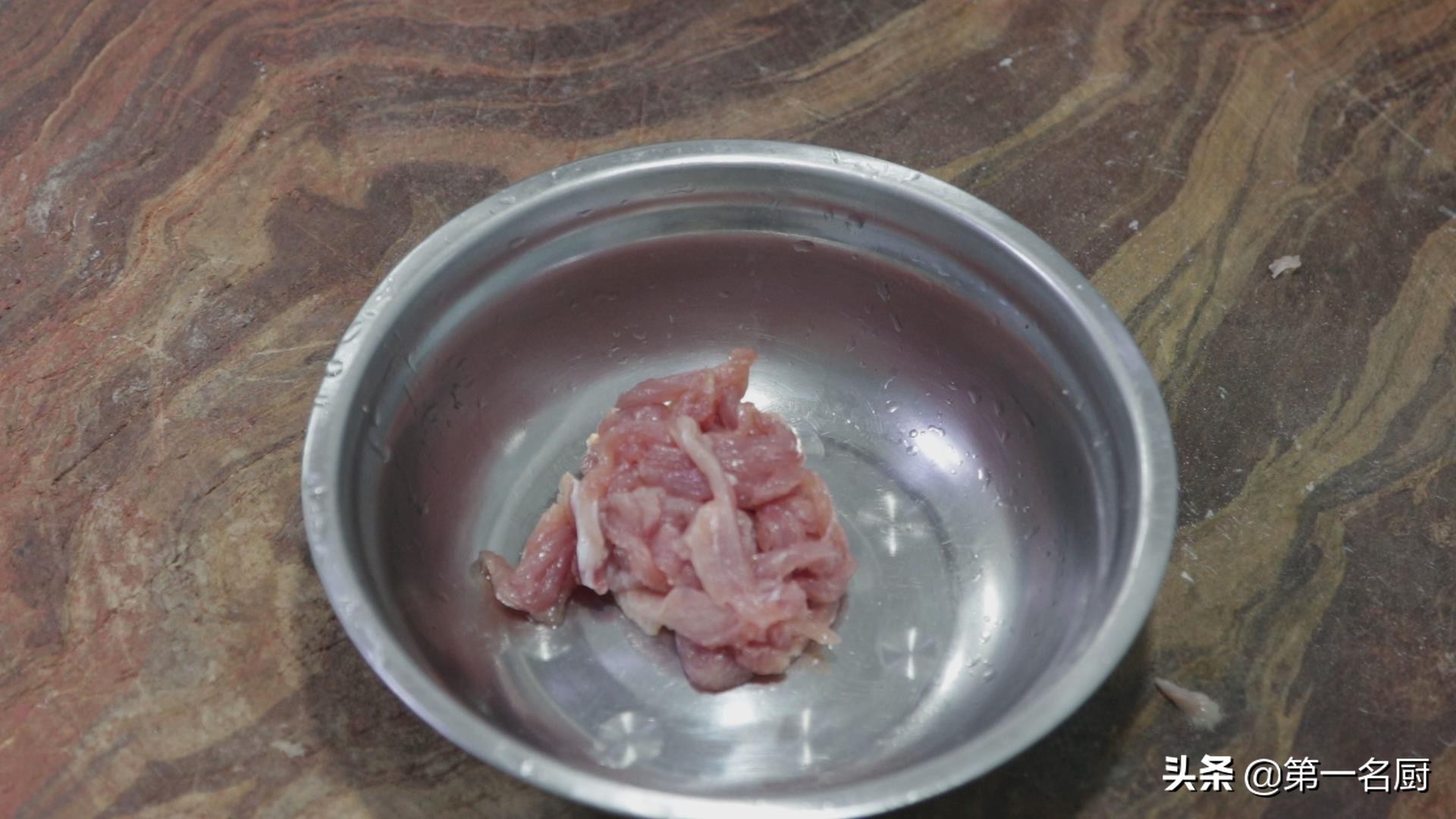 饭店的豆腐皮怎么凉拌的,四川正宗川味水煮麻辣豆腐皮做法