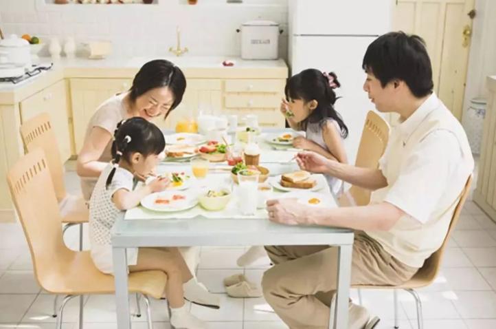 宝宝过早吃盐能引起肾病吗,吃盐多伤肾还是吃少了伤肾