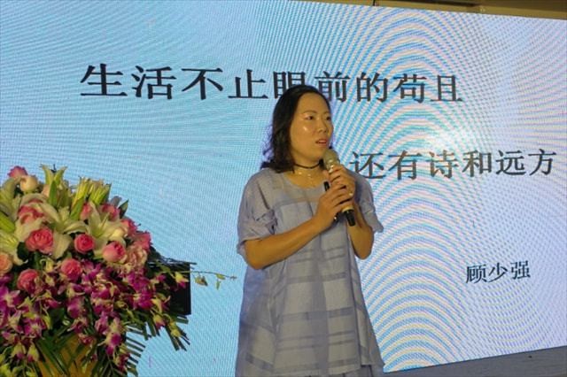 七年前辞职的女老师现状,辞职看世界的女教师现在怎么样了